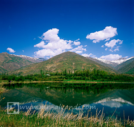 Evan Lake, at a clear day,دریاچه اوان، در یک روز پاک